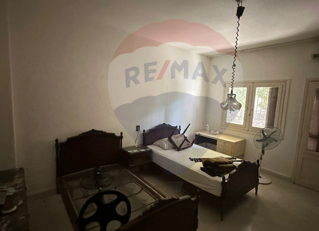 R9-1776 Spacious 250 sqm Apartment For Sale in Abou Samra - Tripoli — Photo 8 of 12
