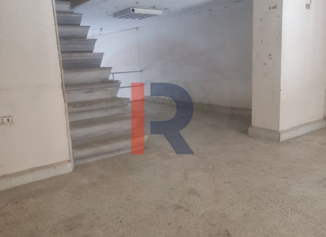 R9-1817 Gallery 200m for Rent in El Mina - Tripoli — الصورة 3 من 5