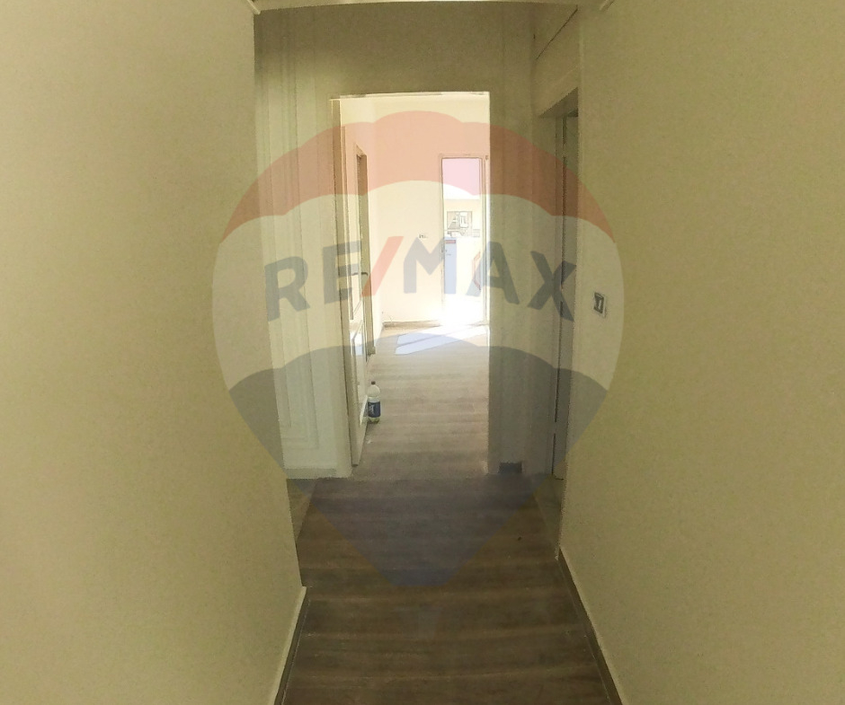 R9-1803 Apartment for Sale Behind Bank Audi on Boulevard - Tripoli — Photo 9 of 16