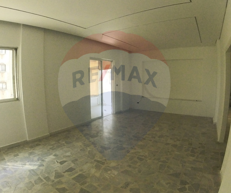 R9-1803 Apartment for Sale Behind Bank Audi on Boulevard - Tripoli — Photo 11 of 16