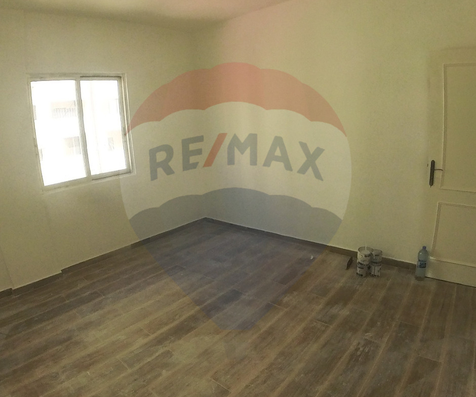 R9-1803 Apartment for Sale Behind Bank Audi on Boulevard - Tripoli — Photo 13 of 16