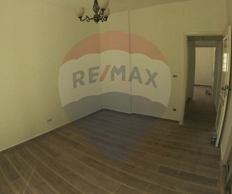 R9-1803 Apartment for Sale Behind Bank Audi on Boulevard - Tripoli — Photo 15 of 16