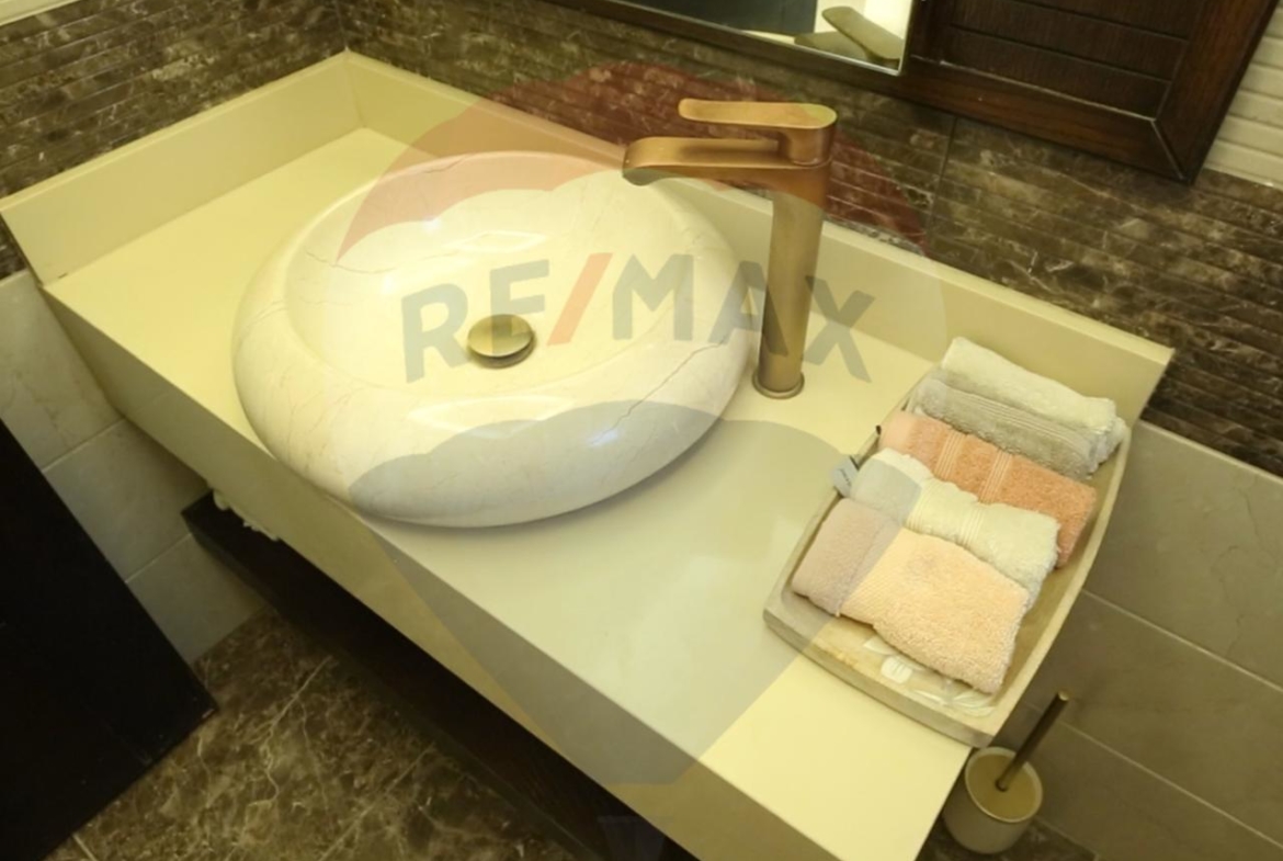 R9-1802 Stunning 3-Story Villa for Sale in Qalamoun - Tripoli — Photo 7 of 8