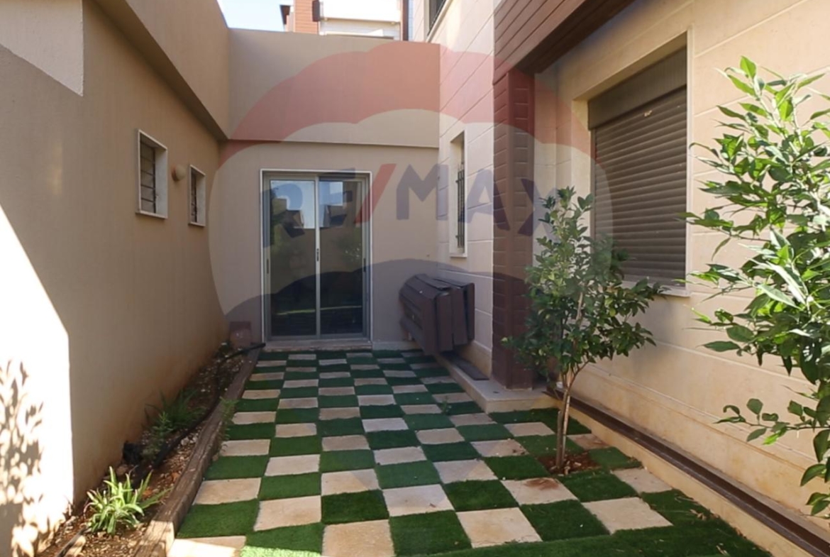 R9-1802 Stunning 3-Story Villa for Sale in Qalamoun - Tripoli — Photo 5 of 8