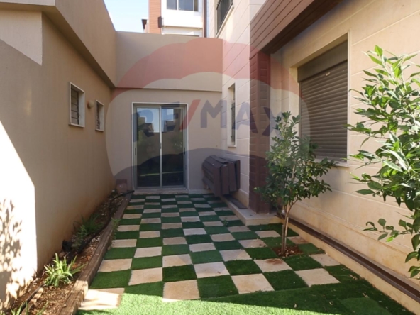 R9-1802 Stunning 3-Story Villa for Sale in Qalamoun - Tripoli — Photo 5 of 8
