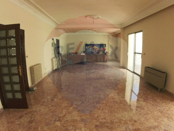 R9-1819  Spacious 300m Apartment for Sale in Al-Monla - Tripoli — الصورة 2 من 8