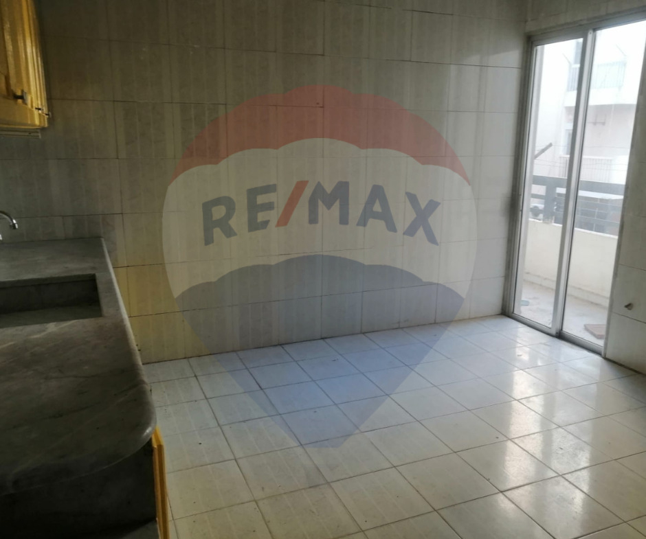 R9-1825 Apartment 170m for Sale in Azmi - Tripoli — الصورة 6 من 8
