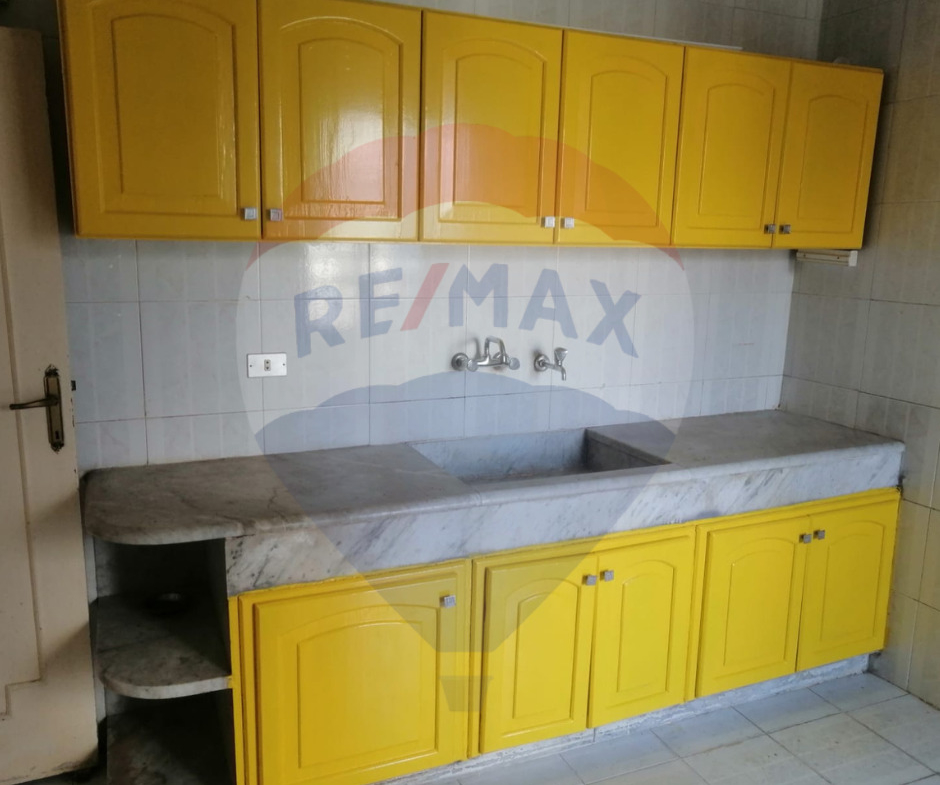 R9-1825 Apartment 170m for Sale in Azmi - Tripoli — الصورة 7 من 8