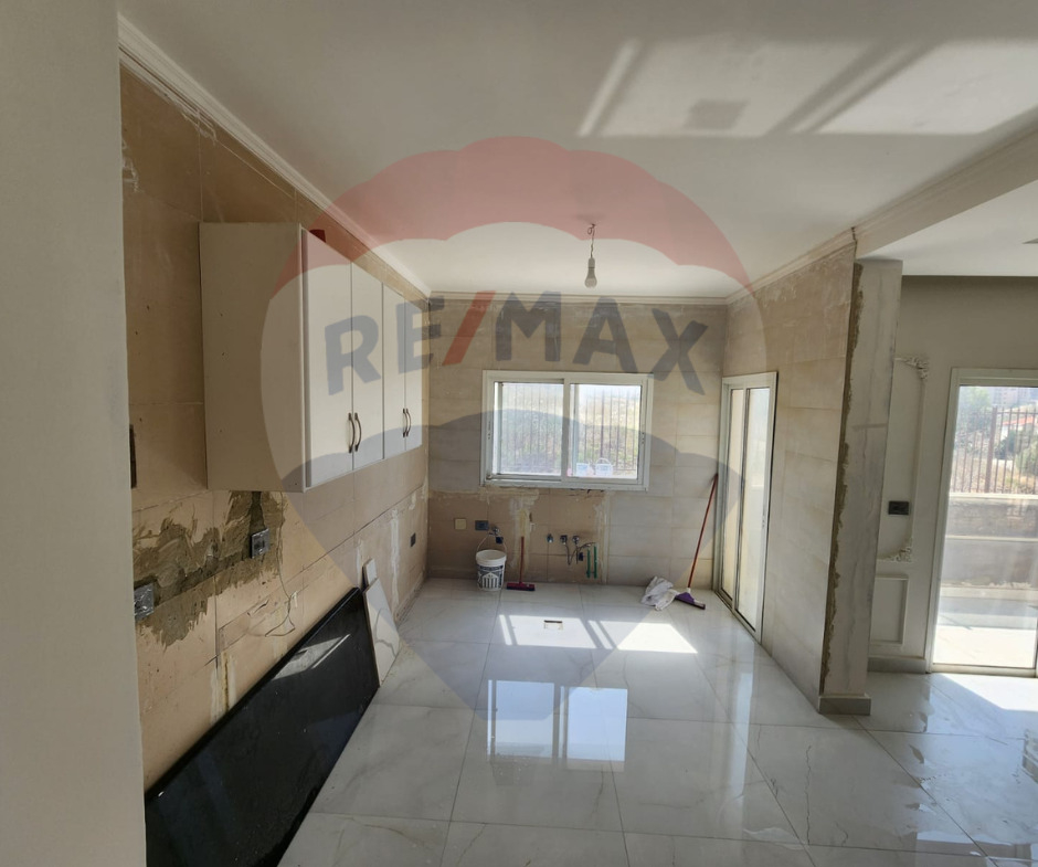 R9-1835 Ground Floor Apartment 160m with Garden for sale in Btouratij - Koura — الصورة 3 من 11