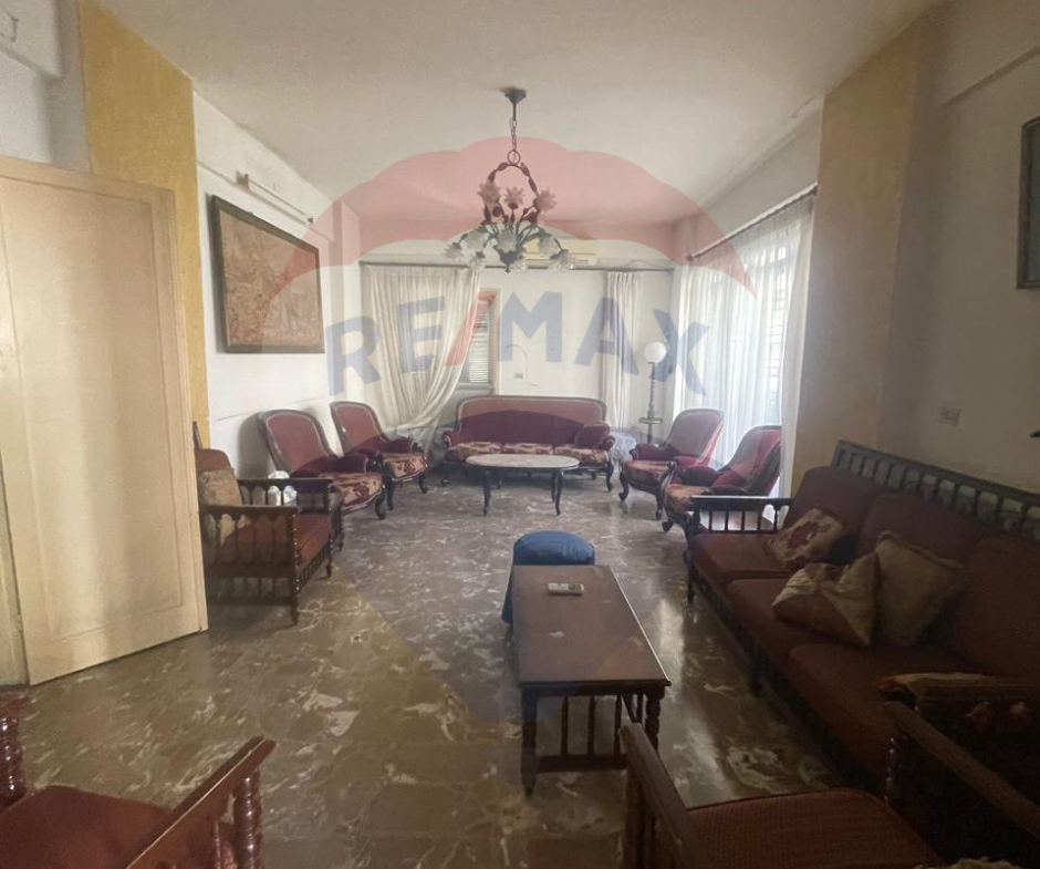 R9-1876  Spacious Apartment 220m for sale in Ajazah Street - Abou Samra — Photo 2 of 9