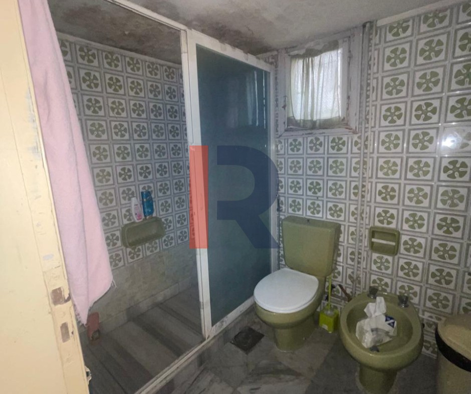 R9-1876  Spacious Apartment 220m for sale in Ajazah Street - Abou Samra — Photo 8 of 9