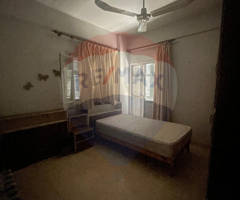 R9-1876  Spacious Apartment 220m for sale in Ajazah Street - Abou Samra — Photo 5 of 9