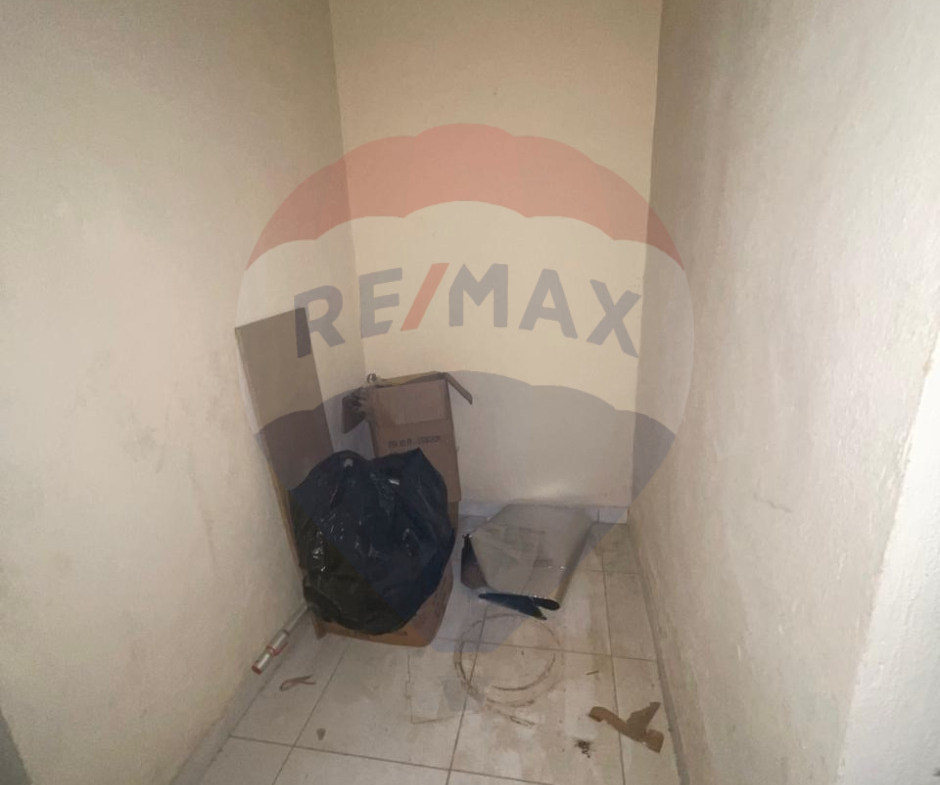 R9-1853 Shop for Sale in Abu Samra on Rawdat El Zaytoun Street — Photo 2 of 4