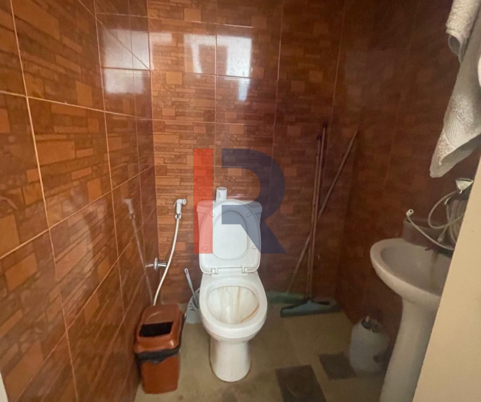 R9-1852 Shop for Sale in Abu Samra on El Manar Street — Photo 3 of 4