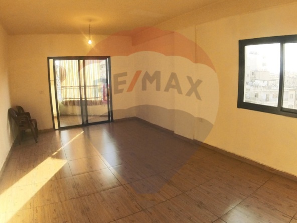 R9-1894 Apartment 130m for sale in Sahat Al-Shiraa - Abou Samra — الصورة 3 من 10