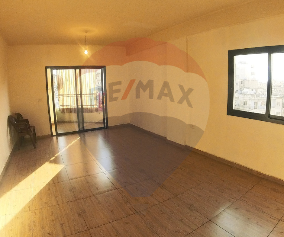 R9-1894 Apartment 130m for sale in Sahat Al-Shiraa - Abou Samra — الصورة 3 من 10