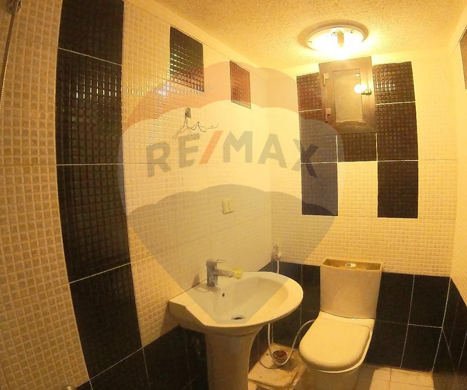 R9-1894 Apartment 130m for sale in Sahat Al-Shiraa - Abou Samra — الصورة 9 من 10