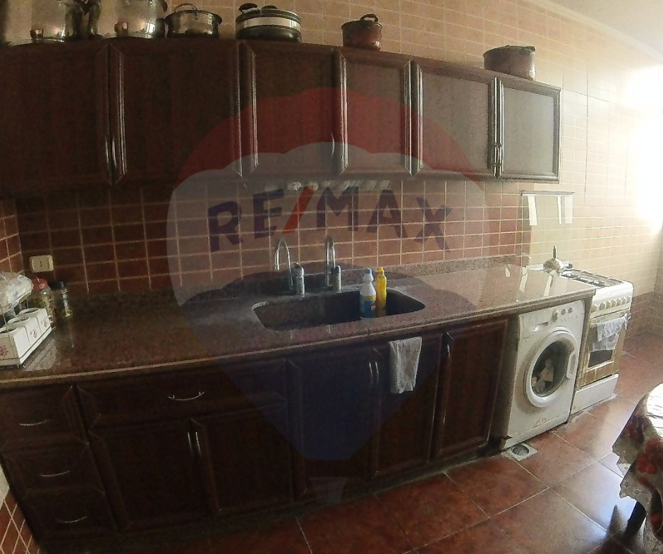 R9-1894 Apartment 130m for sale in Sahat Al-Shiraa - Abou Samra — الصورة 5 من 10