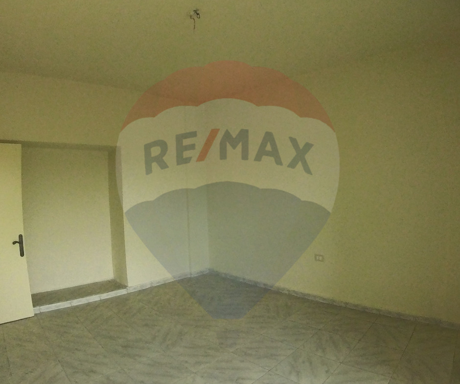 R9-1898 Spacious Apartment for Sale in Miten Street - Tripoli — الصورة 8 من 15