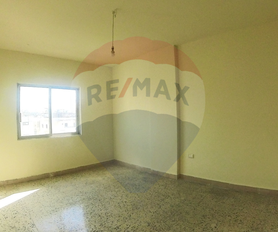 R9-1898 Spacious Apartment for Sale in Miten Street - Tripoli — الصورة 10 من 15