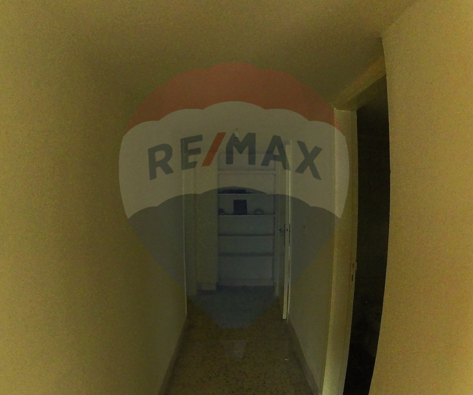 R9-1898 Spacious Apartment for Sale in Miten Street - Tripoli — الصورة 11 من 15