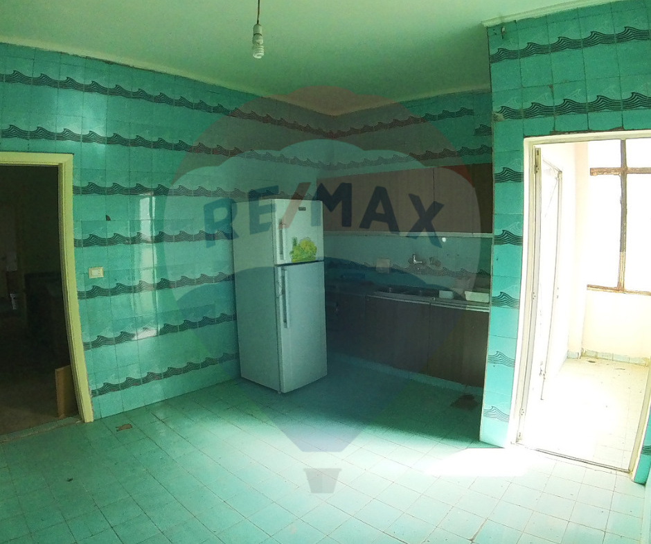 R9-1898 Spacious Apartment for Sale in Miten Street - Tripoli — الصورة 14 من 15