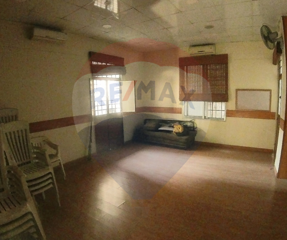 R9-1899 House and Shop for Sale in Zahriyeh - Tripoli — Photo 2 of 8