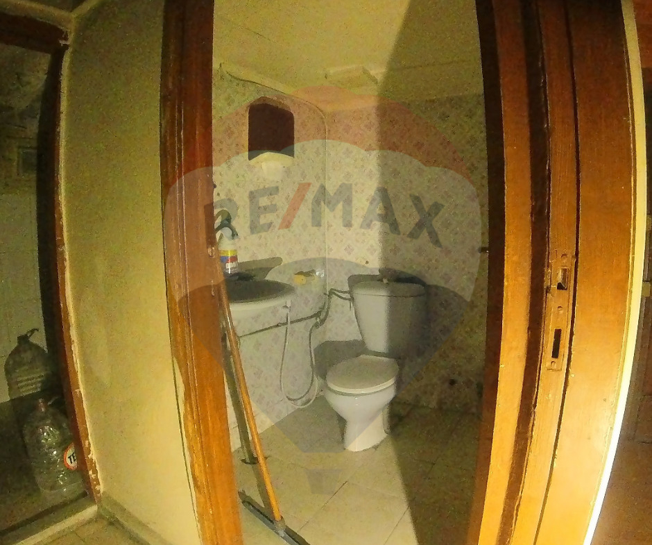 R9-1899 House and Shop for Sale in Zahriyeh - Tripoli — Photo 3 of 8