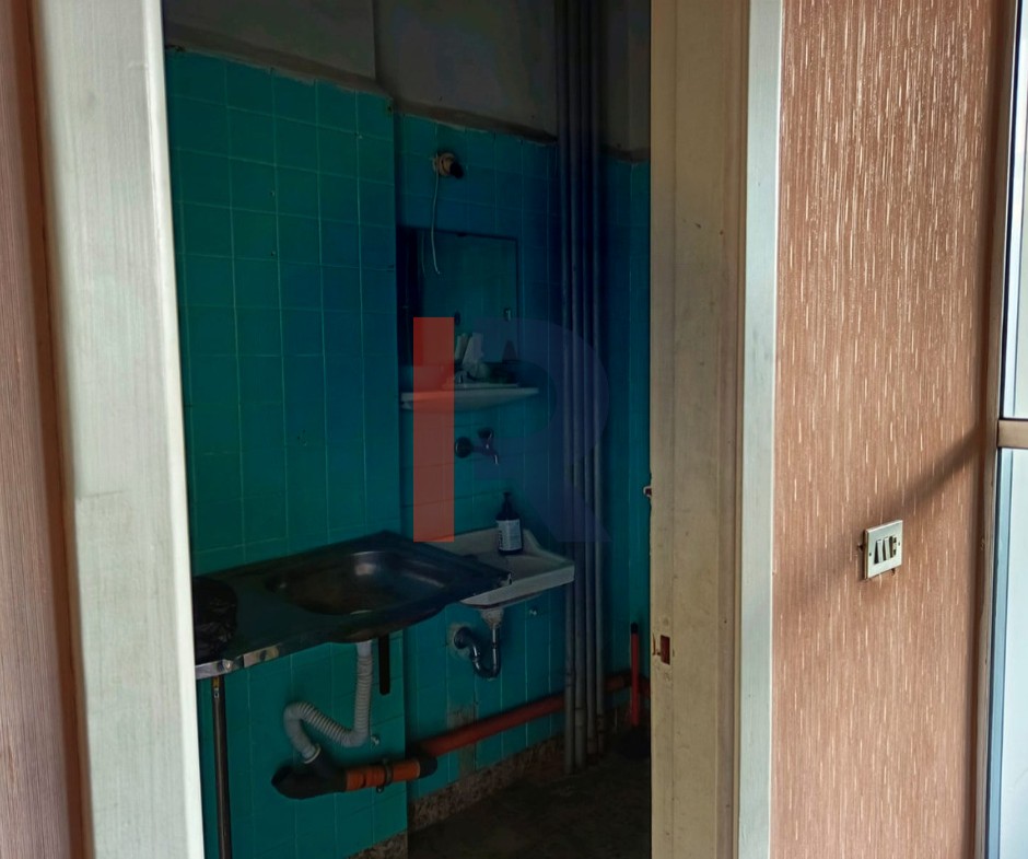 R9-1903 Office Space 50m for sale in Azmi - Tripoli — الصورة 4 من 4