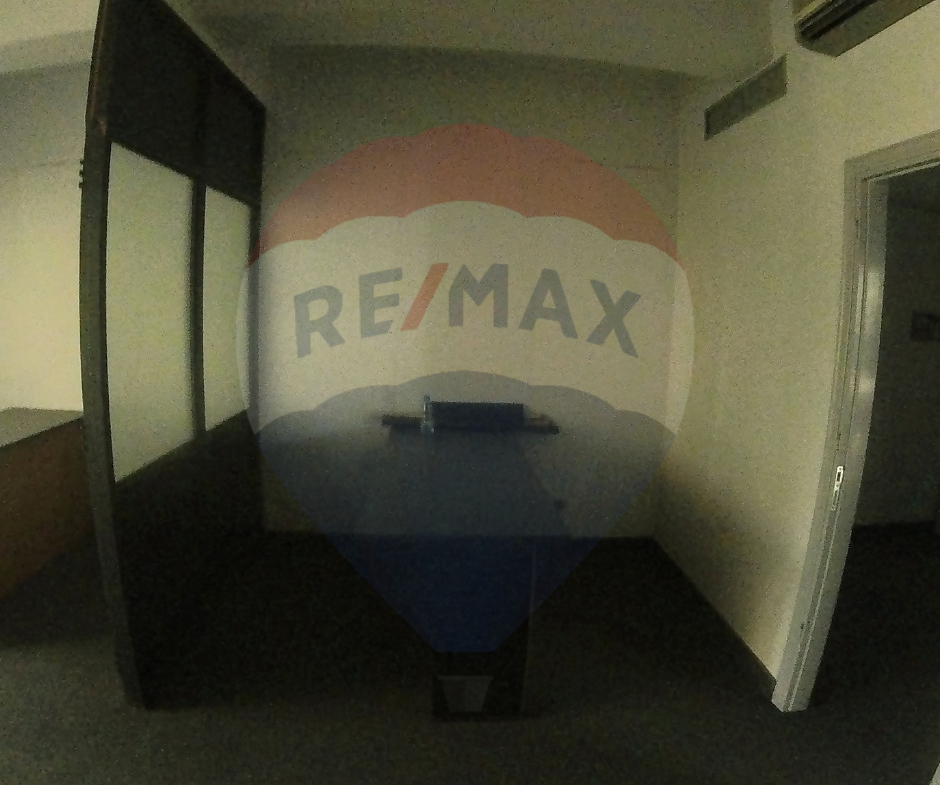 R9-1958 Office 130m for Sale in Azmi - Tripoli — الصورة 2 من 7