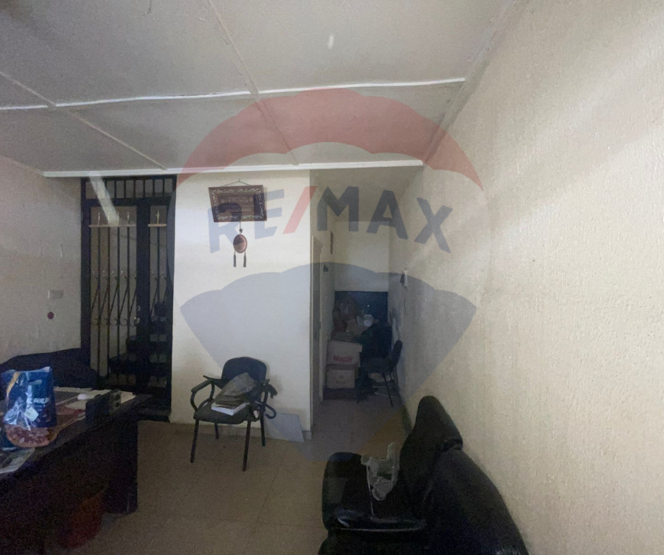 R9-1964  Shop 100m with 315m Warehouse for sale in a Prime Busy Street — الصورة 2 من 4