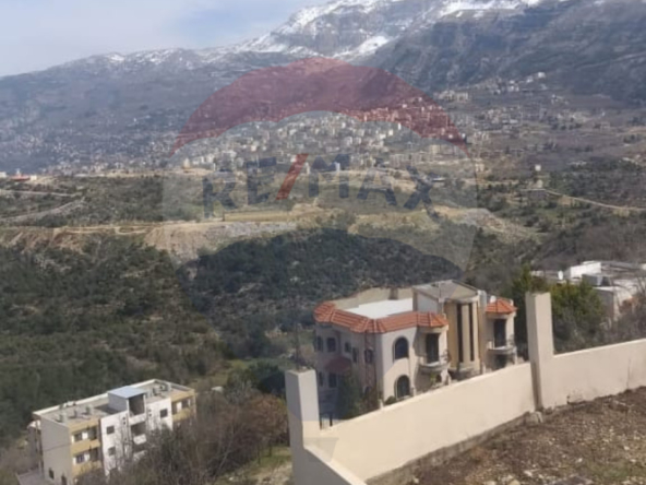 R9-1972 Stunning 4-Floor Villa with 2600m Land for sale in Assoun - Dinnieh — Photo 3 of 13