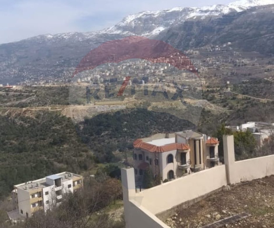 R9-1972 Stunning 4-Floor Villa with 2600m Land for sale in Assoun - Dinnieh — Photo 3 of 13