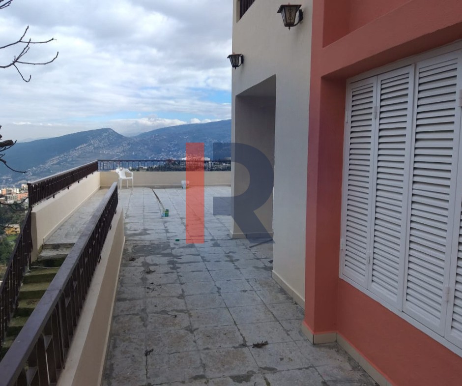 R9-1972 Stunning 4-Floor Villa with 2600m Land for sale in Assoun - Dinnieh — Photo 9 of 13