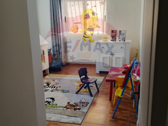 R9-1981 Spacious Apartment 200m for sale in Sahat Al Shiraa - Abou Samra — Photo 5 of 16