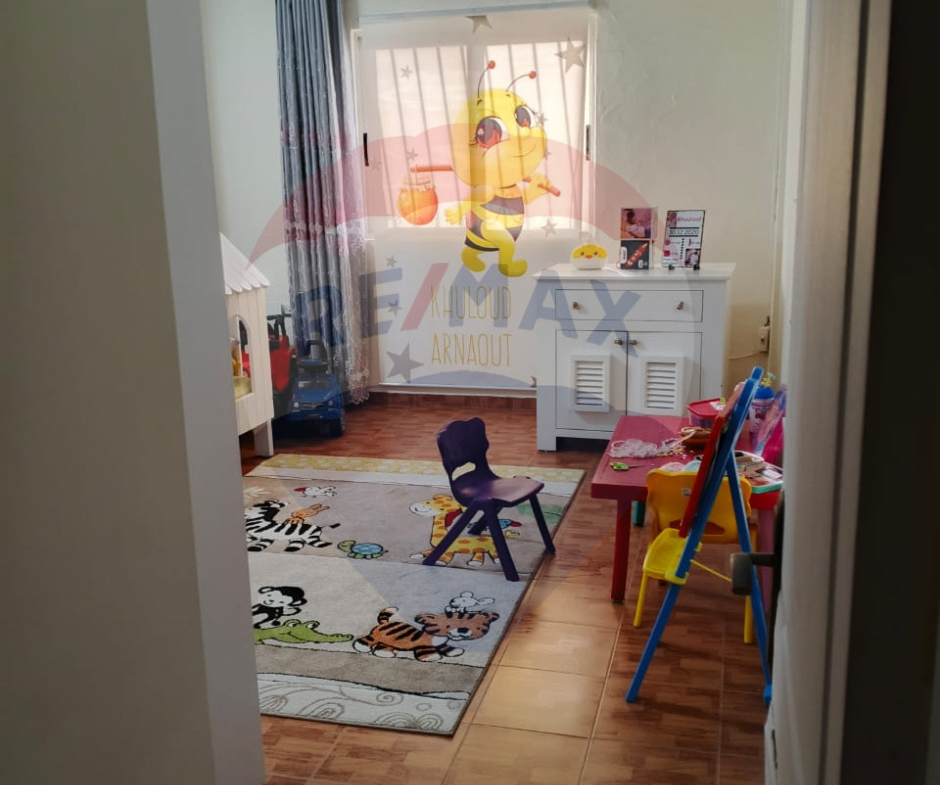 R9-1981 Spacious Apartment 200m for sale in Sahat Al Shiraa - Abou Samra — Photo 5 of 16