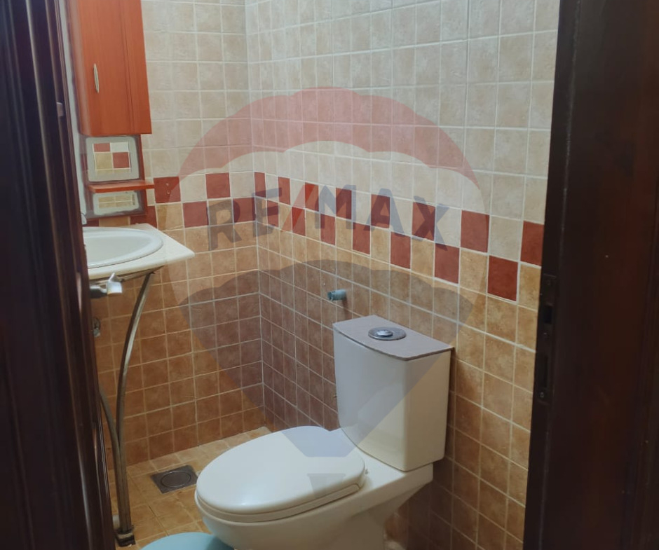 R9-1981 Spacious Apartment 200m for sale in Sahat Al Shiraa - Abou Samra — Photo 16 of 16
