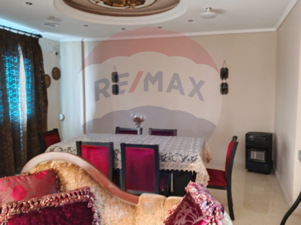 R9-1981 Spacious Apartment 200m for sale in Sahat Al Shiraa - Abou Samra — Photo 3 of 16