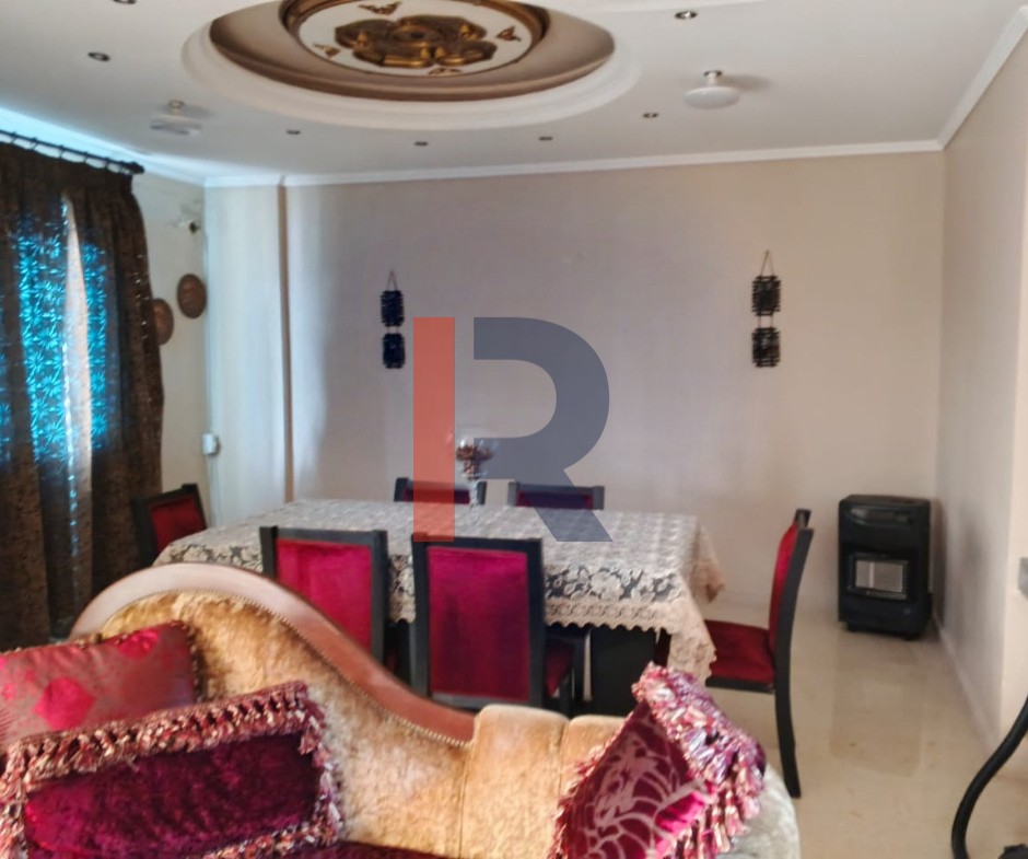 R9-1981 Spacious Apartment 200m for sale in Sahat Al Shiraa - Abou Samra — Photo 3 of 16