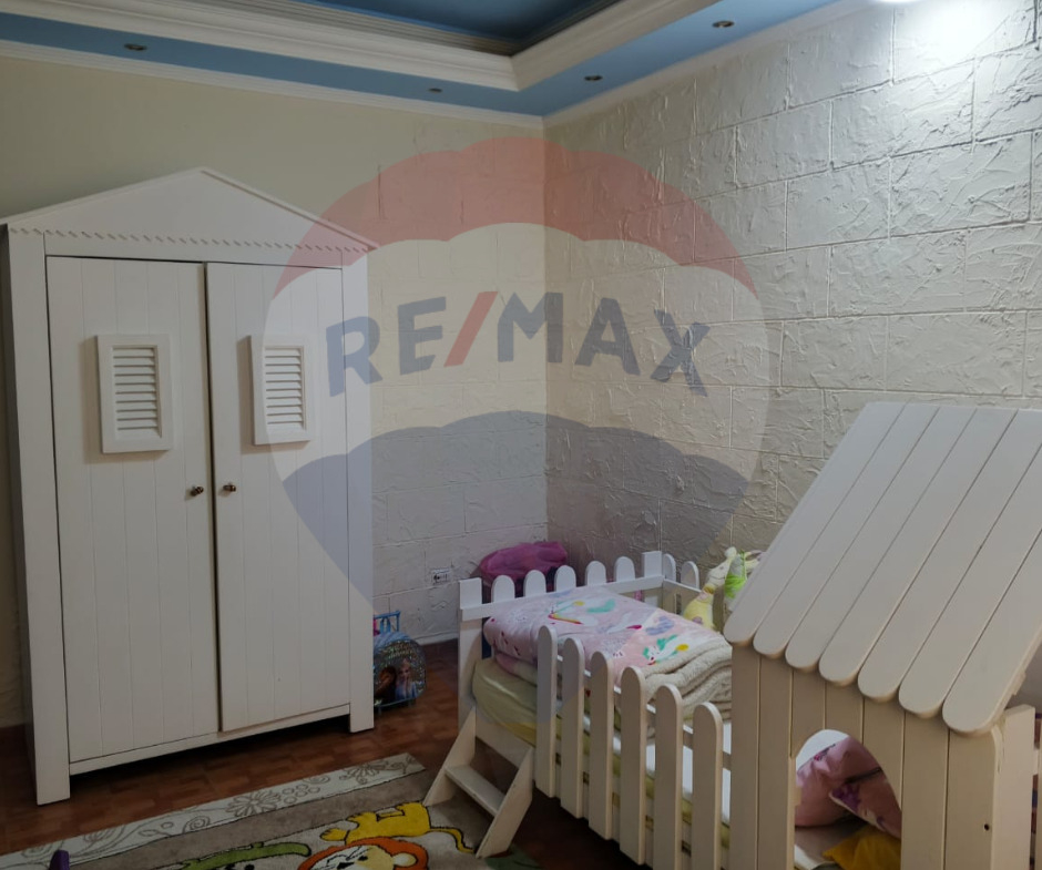 R9-1981 Spacious Apartment 200m for sale in Sahat Al Shiraa - Abou Samra — Photo 6 of 16