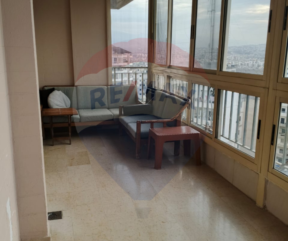 R9-1981 Spacious Apartment 200m for sale in Sahat Al Shiraa - Abou Samra — Photo 9 of 16