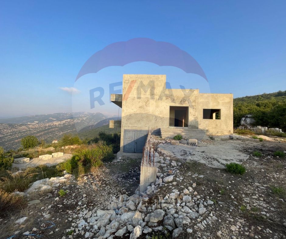 R9-1988  Land 3493m with Incomplete House 205m for sale in Zgharta — Photo 2 of 2