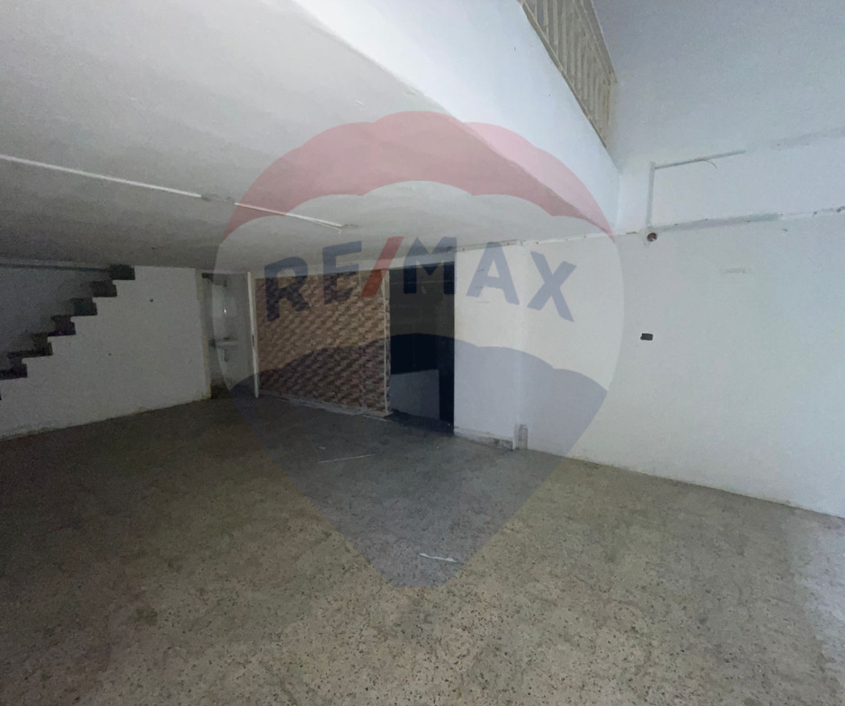 R9-2080 Two Connected Shops 130m² for sale in Houriya Street - Tripoli — الصورة 2 من 6