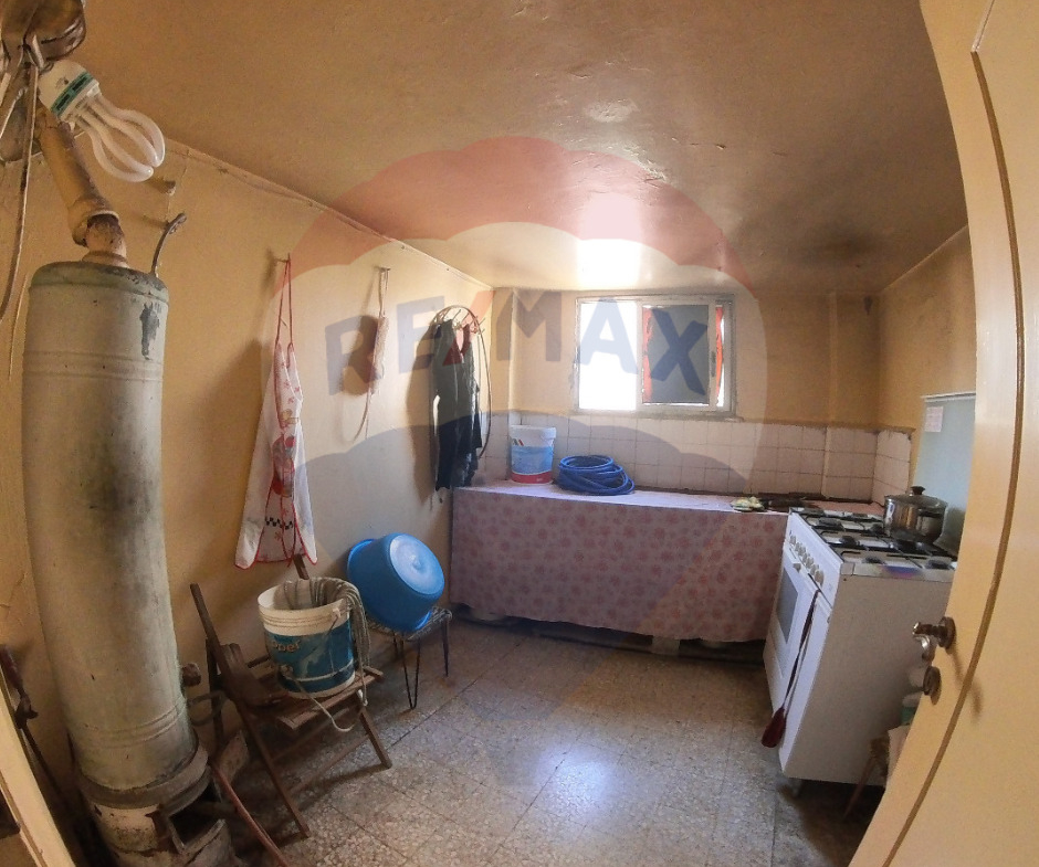 R9-2025 Apartment 200m for sale in Mina Port Said Street Tripoli — الصورة 9 من 10