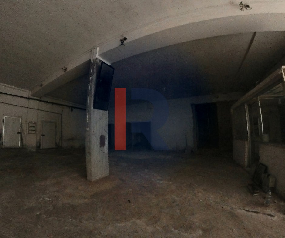 R9-2035 Very spacious warehouse for sale in Kobbeh Tripoli — Photo 6 of 11