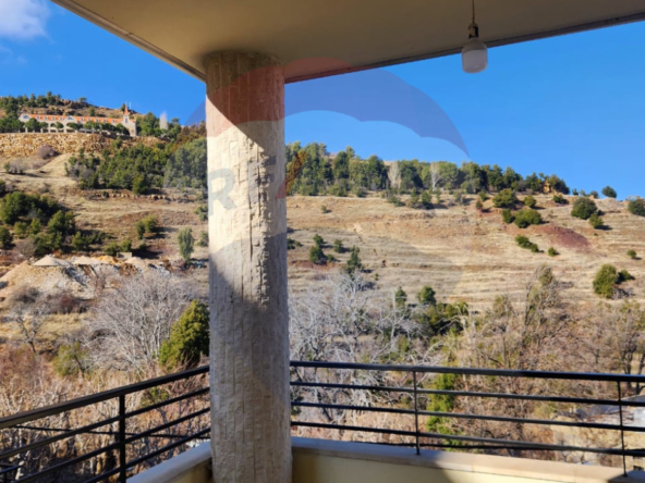 R9-2045 Apartment for sale in Hasroun - Becharre , a tourist village in Lebanon — Photo 2 of 7