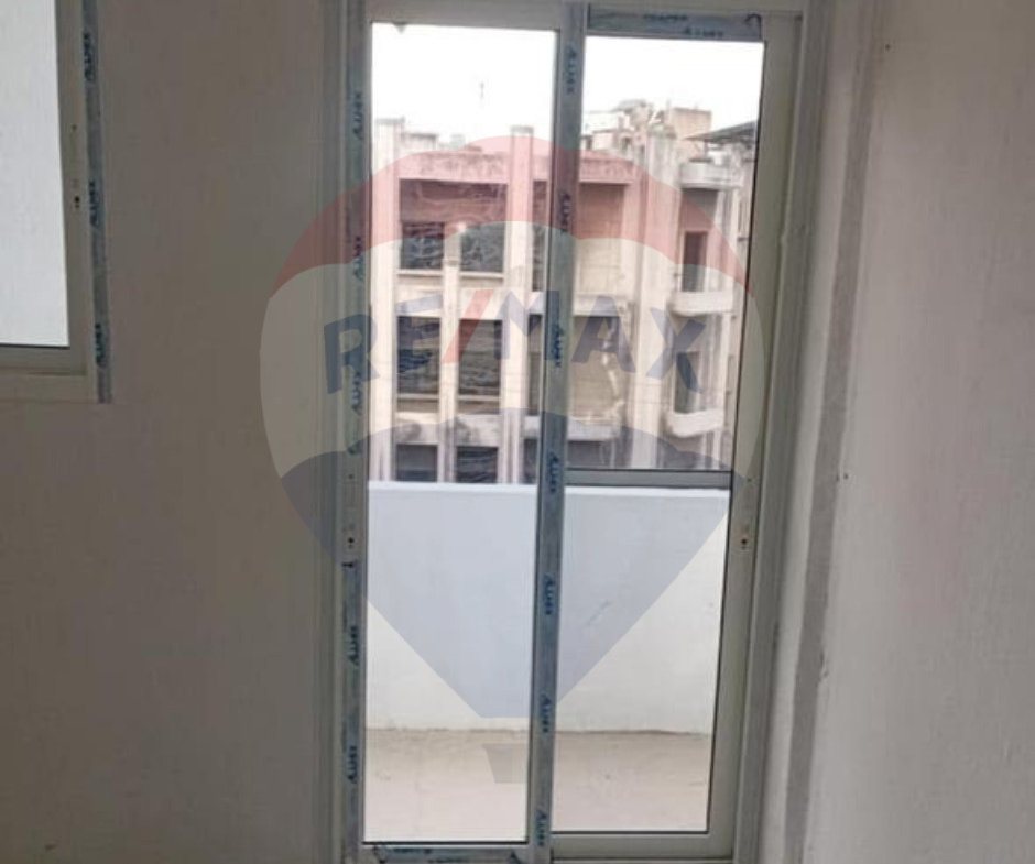 R9-2062 Office for Sale in Icharat Azmi – Tripoli, 80 m²مكتب للبيع في إشارات عزمي – طرابلس، 80 م² — Photo 3 of 9