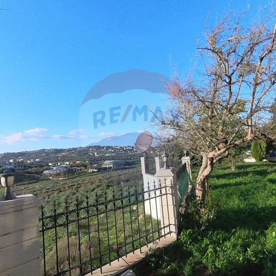 R9-2067 Luxury Villa for Sale in Kfarkahel - Koura — الصورة 2 من 14