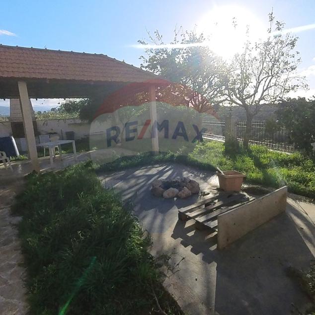 R9-2067 Luxury Villa for Sale in Kfarkahel - Koura — الصورة 3 من 14