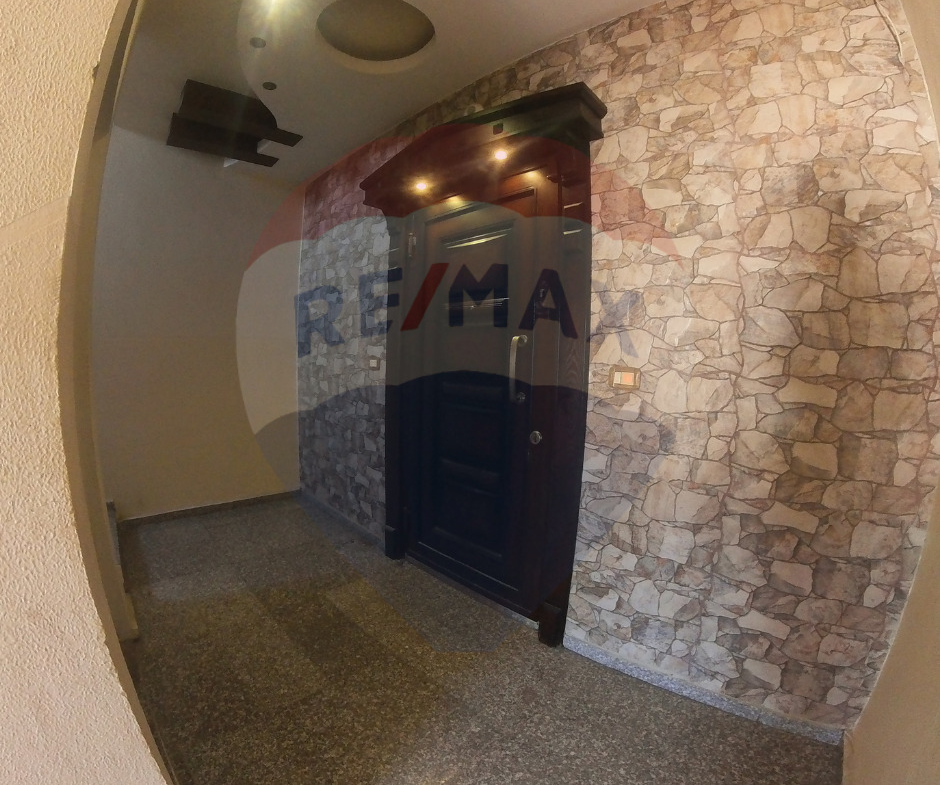 R9-2105  Apartment 185m for sale in Abou Samra - Tripoli — Photo 4 of 8